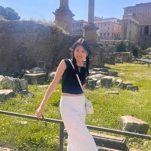 Meet your Posher, Cynthia